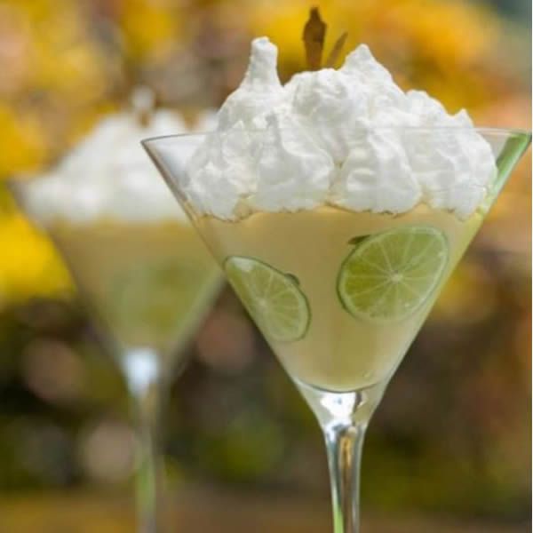 SUSPIRO DE GUANÁBANA CON MERENGUE DE PISCO