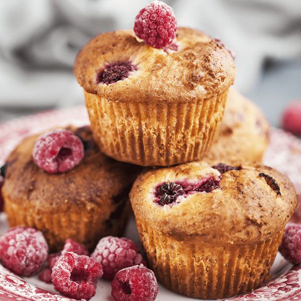MUFFINS DE YOGURT Y FRESAS O FRAMBUESAS