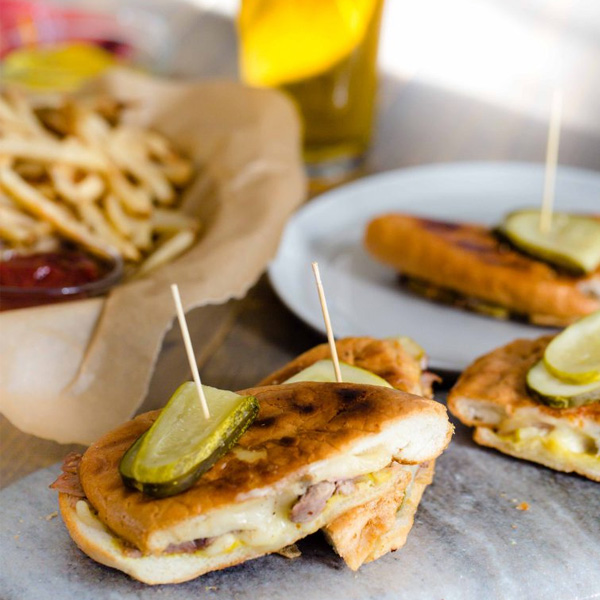 SÁNDWICHES CUBANOS